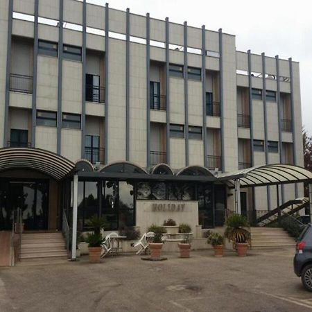 Hotel Holiday Foggia Ngoại thất bức ảnh