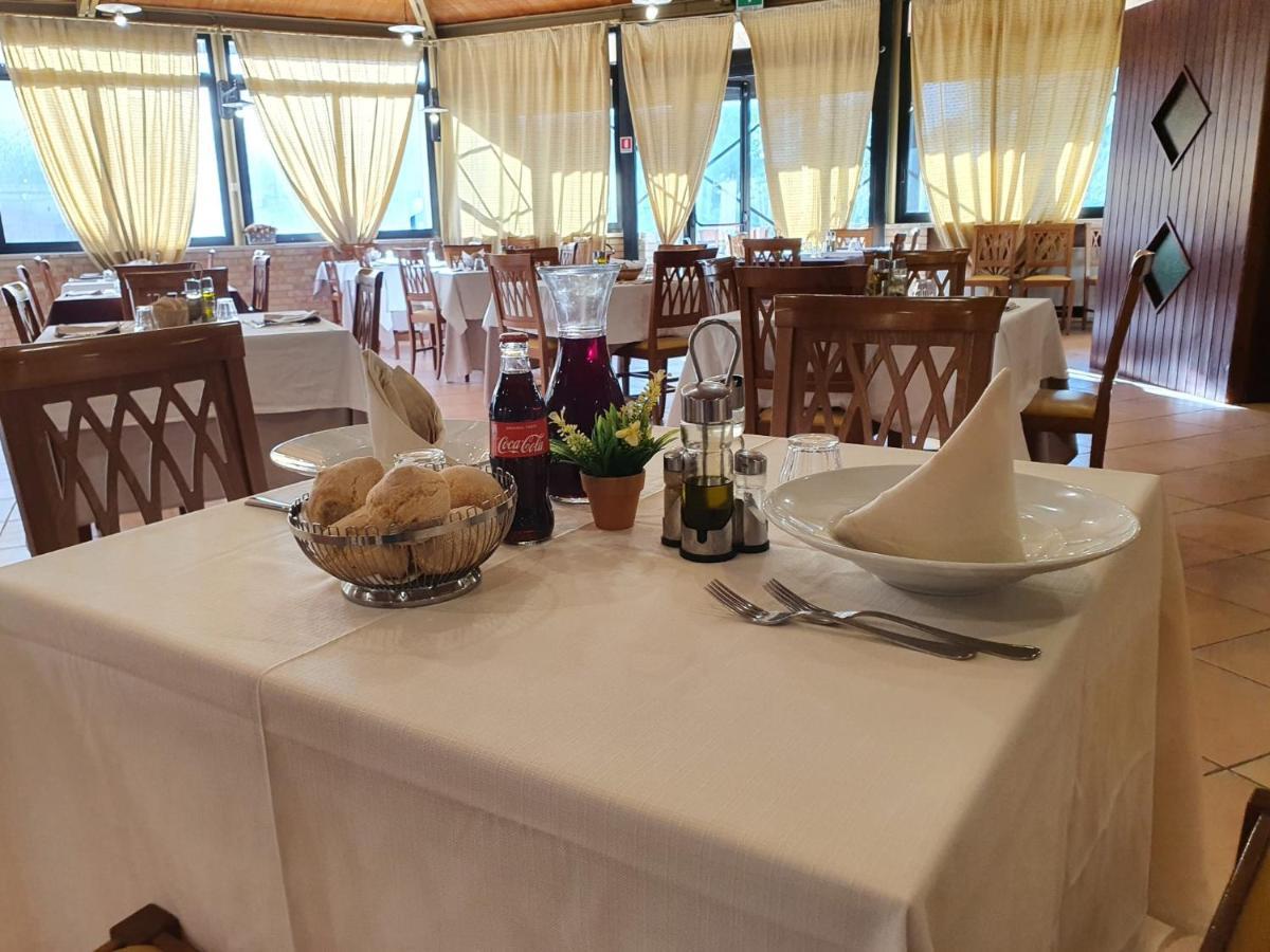 Hotel Holiday Foggia Ngoại thất bức ảnh