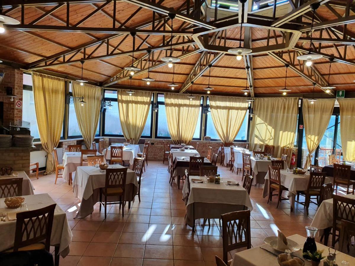 Hotel Holiday Foggia Ngoại thất bức ảnh