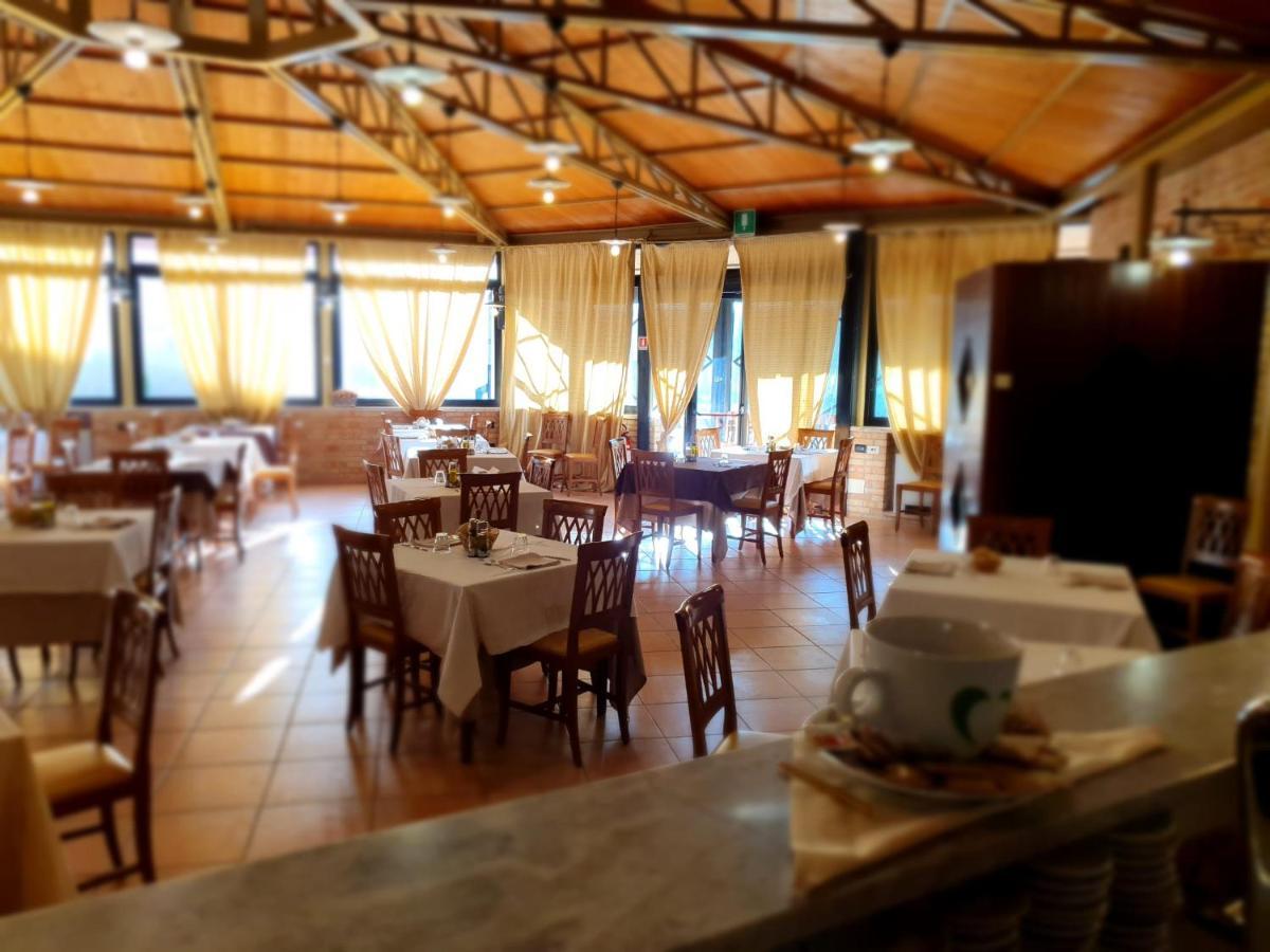 Hotel Holiday Foggia Ngoại thất bức ảnh