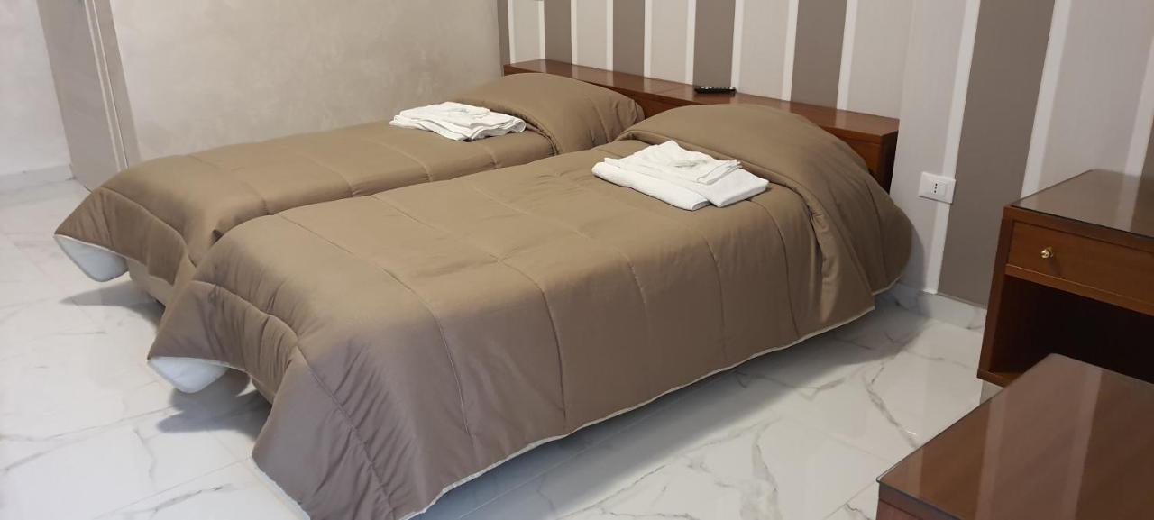Hotel Holiday Foggia Ngoại thất bức ảnh