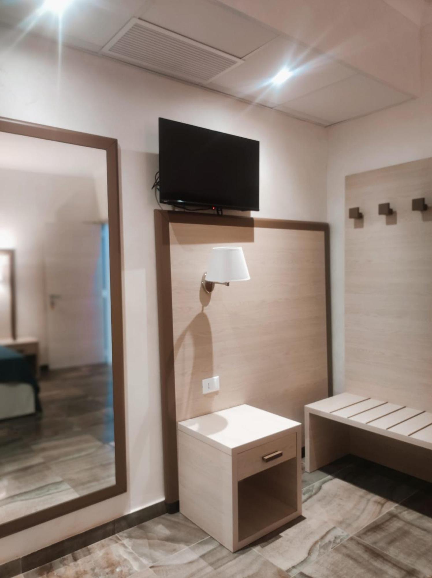 Hotel Holiday Foggia Ngoại thất bức ảnh