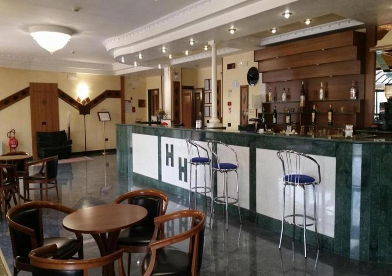 Hotel Holiday Foggia Ngoại thất bức ảnh