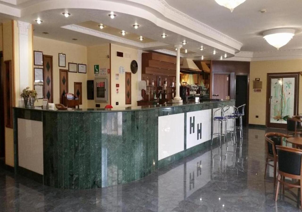 Hotel Holiday Foggia Ngoại thất bức ảnh