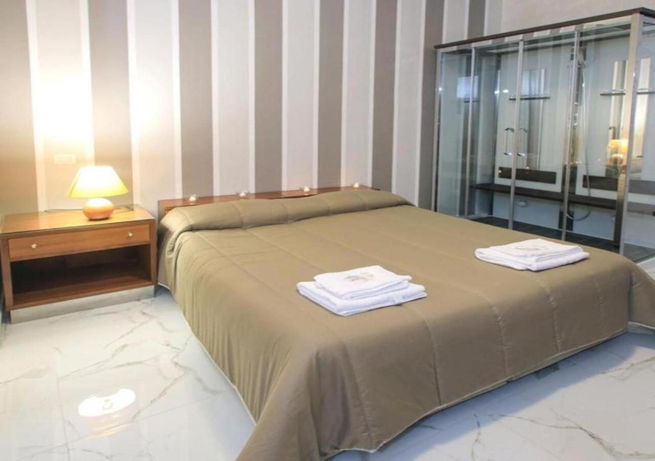 Hotel Holiday Foggia Ngoại thất bức ảnh