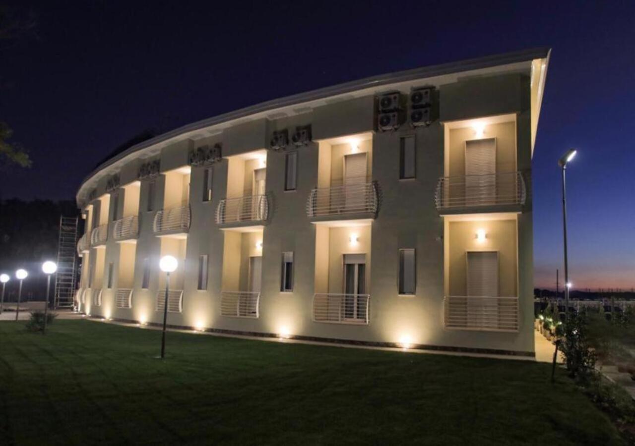 Hotel Holiday Foggia Ngoại thất bức ảnh