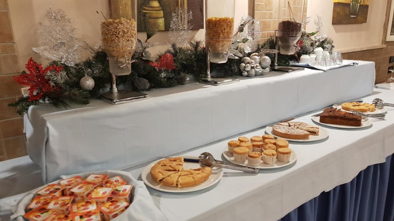 Hotel Holiday Foggia Ngoại thất bức ảnh