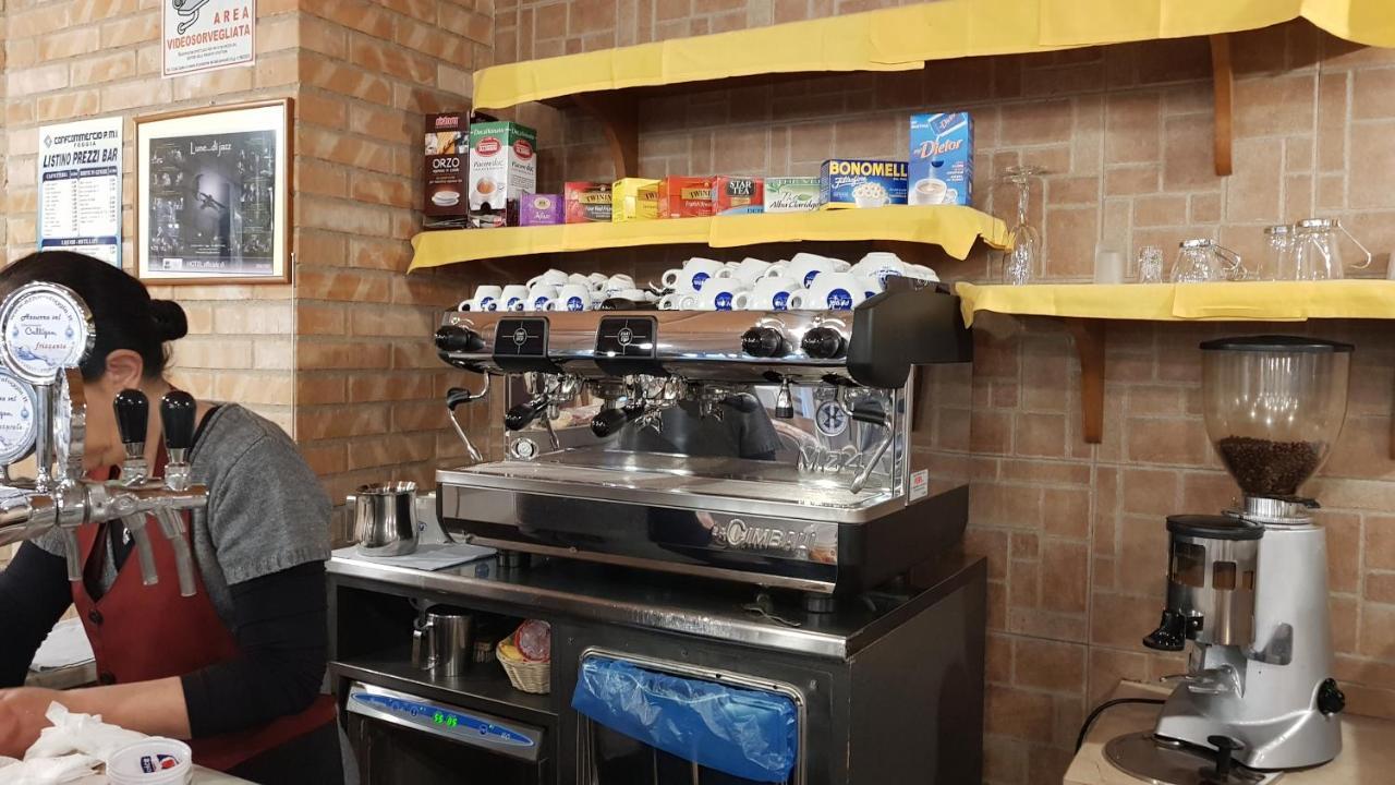 Hotel Holiday Foggia Ngoại thất bức ảnh