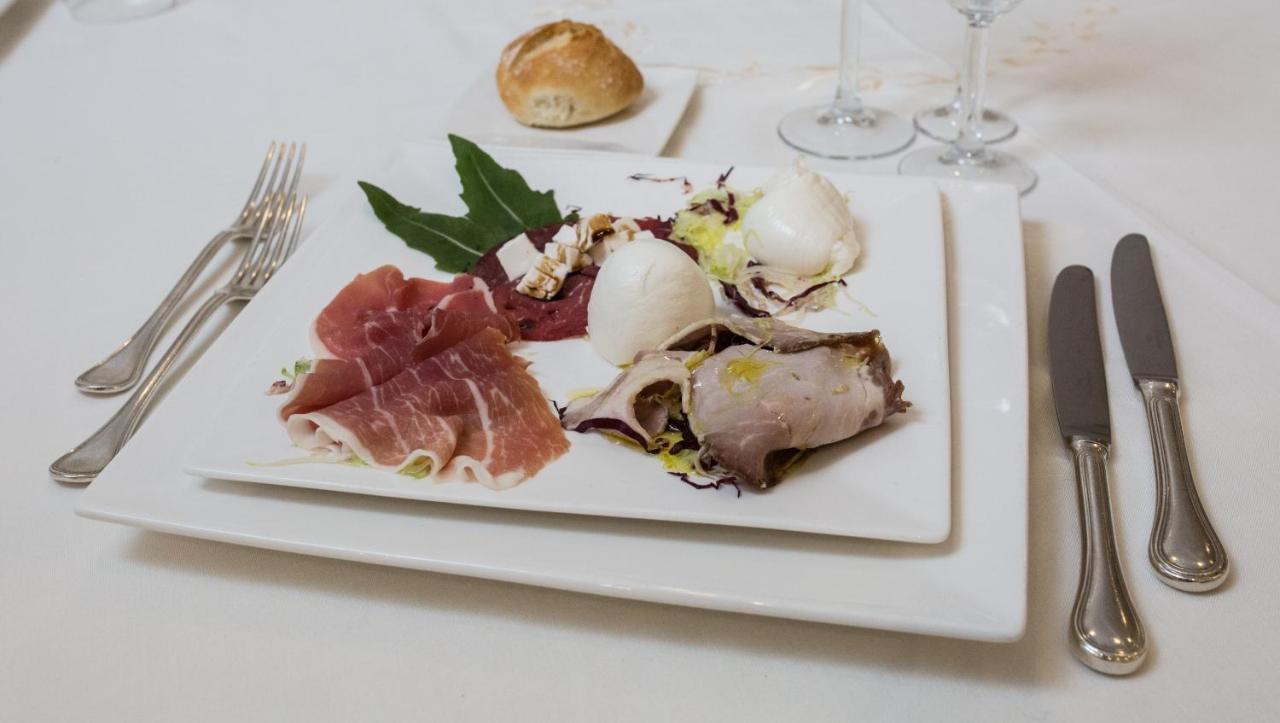 Hotel Holiday Foggia Ngoại thất bức ảnh
